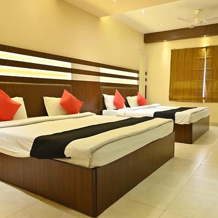 Hotel Royal Cottage Kanpur Buitenkant foto