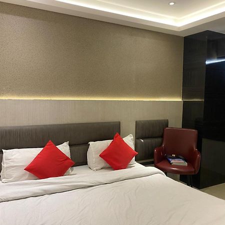 Hotel Royal Cottage Kanpur Buitenkant foto