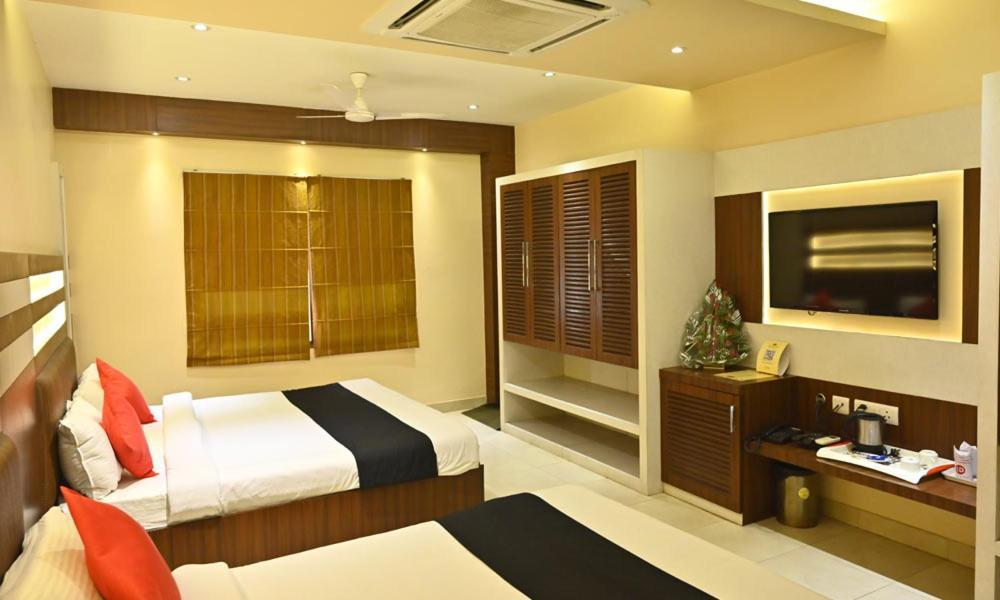 Hotel Royal Cottage Kanpur Buitenkant foto