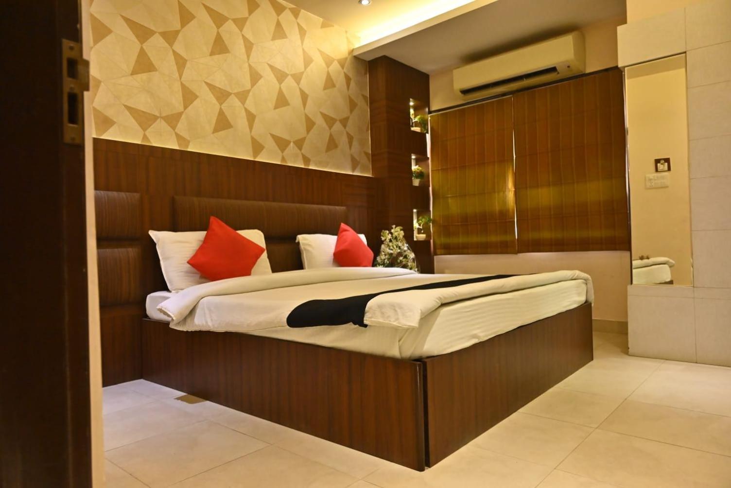 Hotel Royal Cottage Kanpur Buitenkant foto