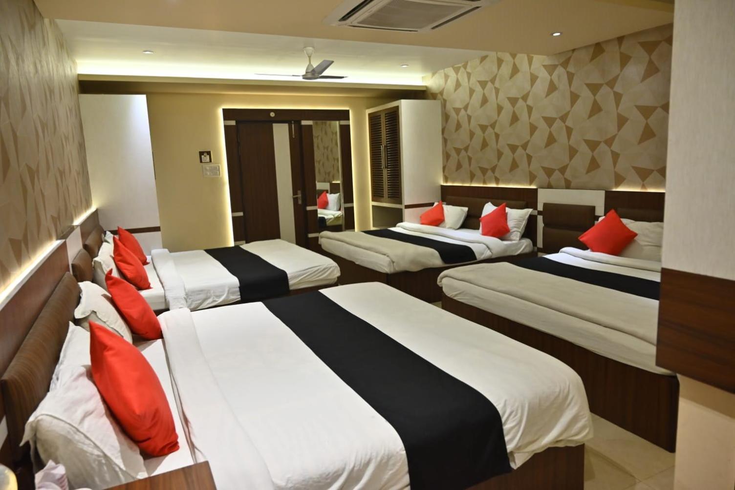 Hotel Royal Cottage Kanpur Buitenkant foto