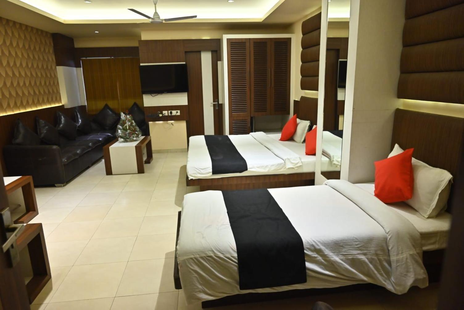 Hotel Royal Cottage Kanpur Buitenkant foto
